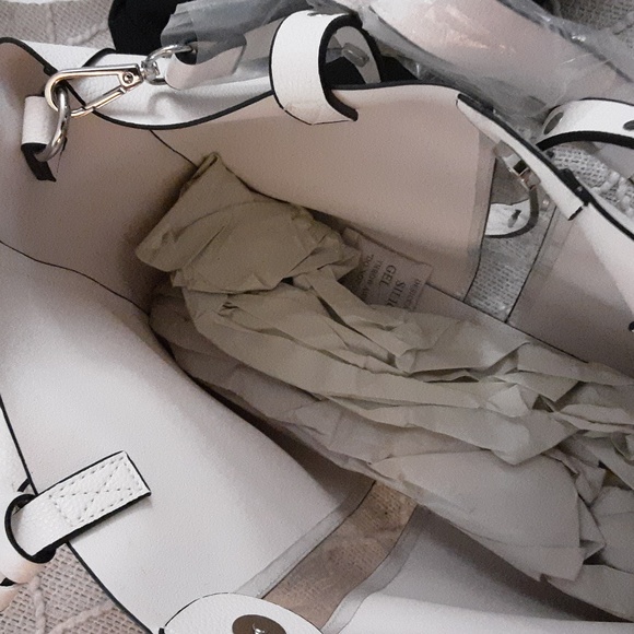 COPY - White tote w/cosmetic bag - Picture 4 of 7